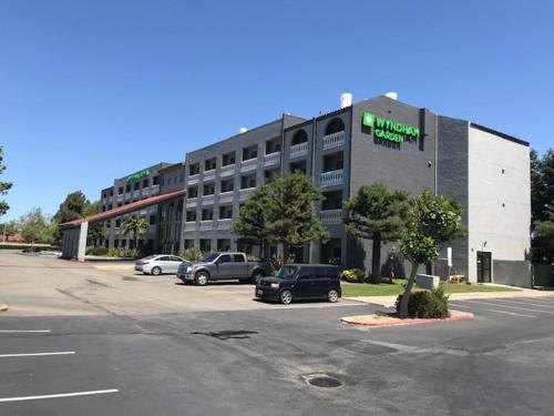 Wyndham Garden Newark Fremont Silicon Valley - Dining and On-Site Dining