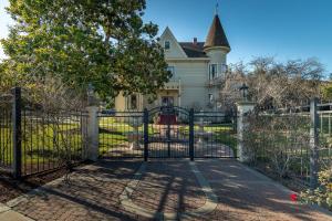 Chateau Coralini - Booking and Discounts