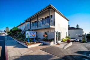 Crescent Bay Inn - Getting to the Inn