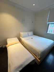 East Village Hotel - Booking Information and Tips