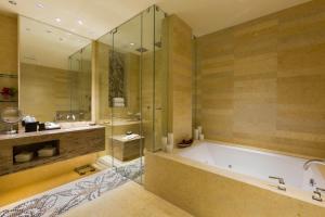 EB Hotel Miami Airport - Location and Accessibility