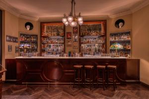 Hotel Locarno - The Sum Up