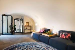 LOFT 188 Luxury Apartment Hotel - Reservation and Check-in