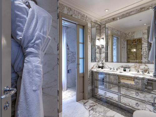 MARQUIS Faubourg Saint-Honoré Relais & Châteaux - Frequently Asked Questions
