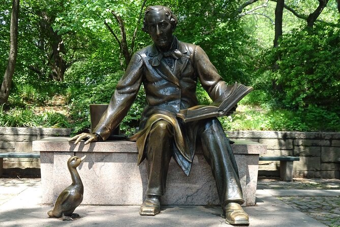 NYC Upper East Side Self-Guided Scavenger Hunt - Uncovering Architectural Gems