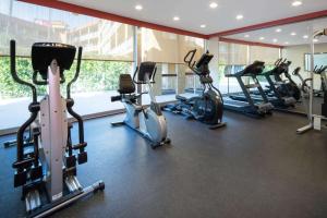 Ramada by Wyndham Burbank Airport - Transportation and Accessibility