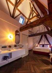 Relais & Châteaux Weeshuis Gouda - Frequently Asked Questions