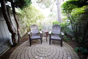 Sea Otter Inn - Picturesque Beachfront Setting