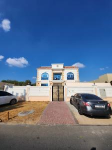 Small Single Room Inside Luxurious Villa - Hosting Bachelor(ette) Parties