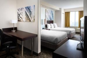 SpringHill Suites Bakersfield - Getting to the Hotel