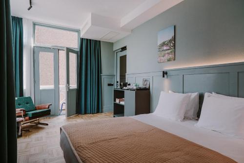 Supernova Hotel - Concierge and Guest Services