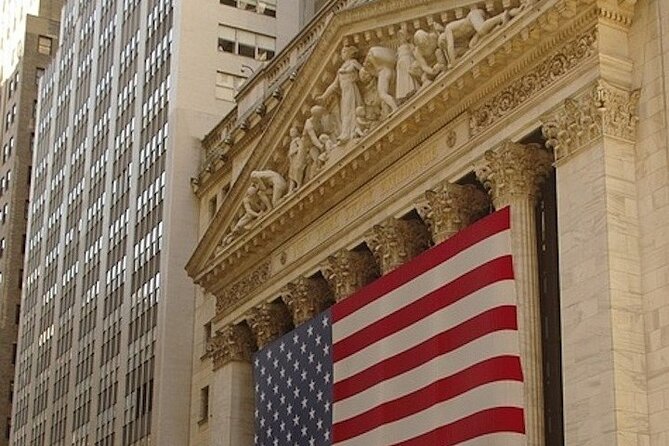 Top Sights of Lower Manhattan - Fun Small-Group Tour - Captivating Views at the Flatiron Building