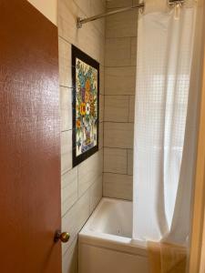 Villa Rosa Inn - Nearby Attractions and Transportation