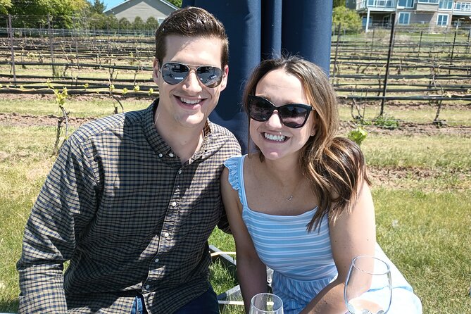 NON BUS Traverse City Singles Mingle Sunset Wine Distillery Tour - Local Traverse City Guides