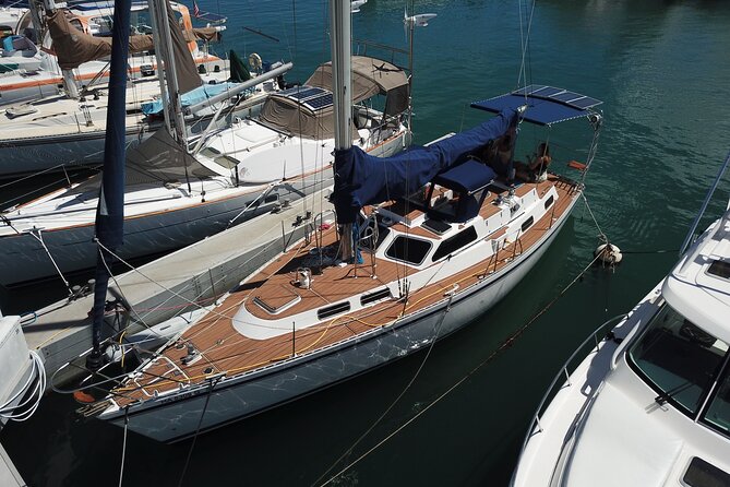 Private Luxury Sailboat Charters of Honolulu - Tailored Experiences for Special Occasions