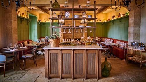 Airelles Gordes, La Bastide - Good To Know