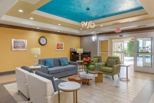 Best Western Plus Wasco Inn & Suites - Good To Know