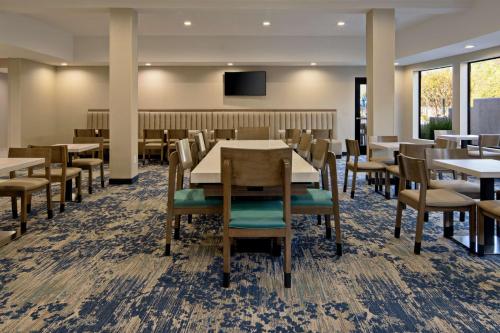 Best Western Valencia/Six Flags Inn & Suites - Good To Know