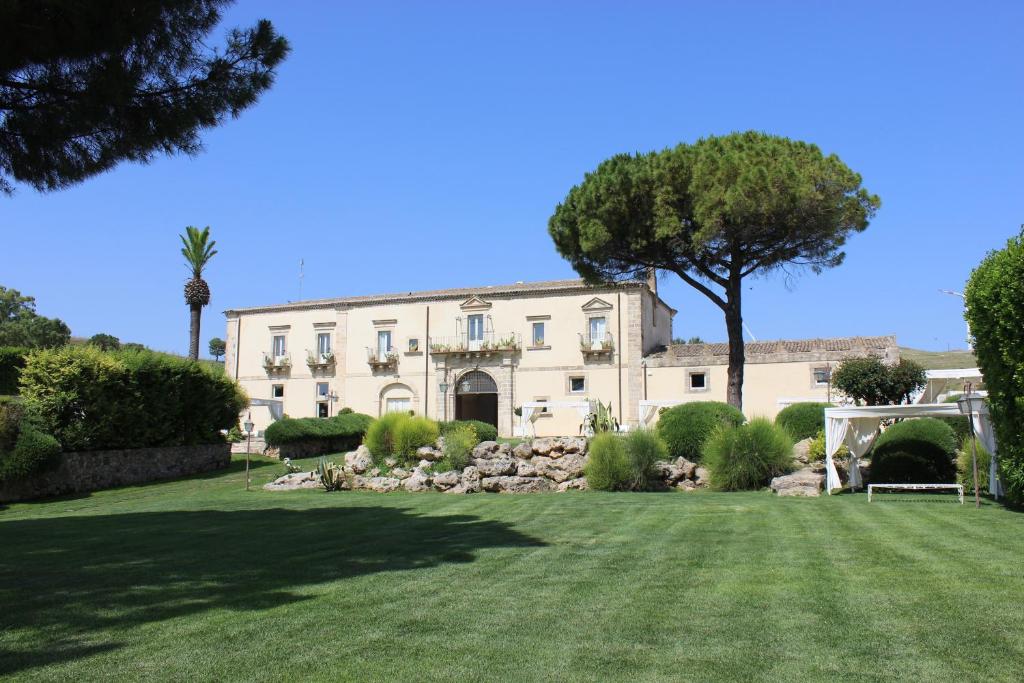 Camemi Castle Review