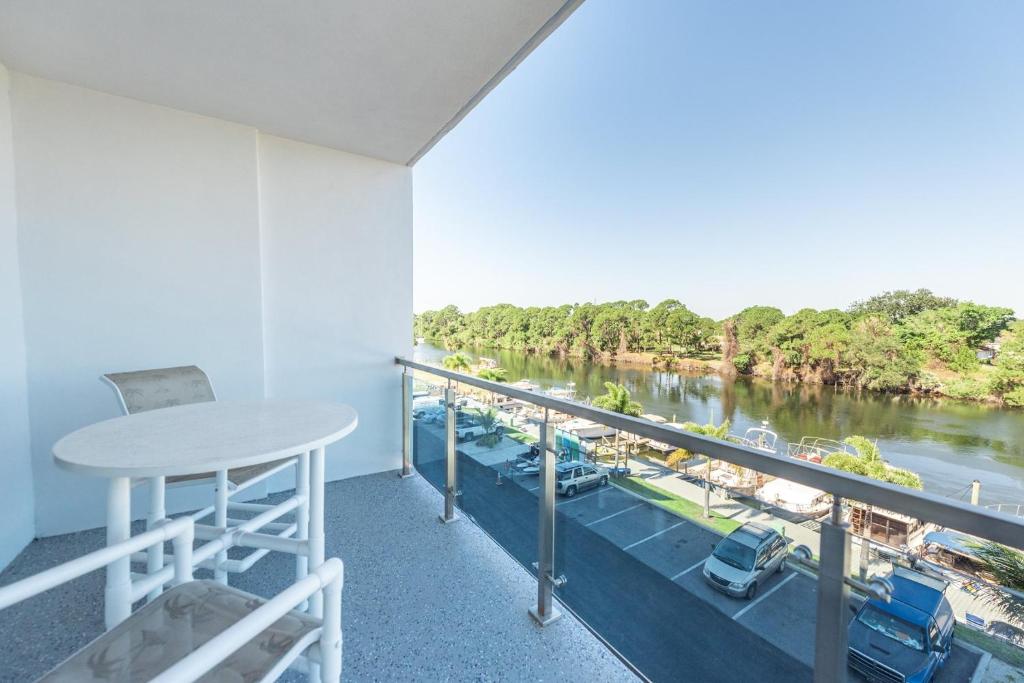 Cape Crossing Resort & Marina Review