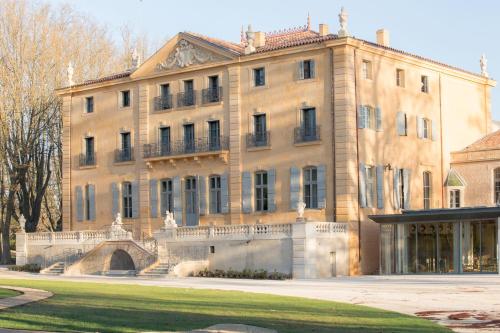 Château De Fonscolombe - General Information