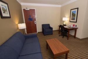 Comfort Suites Visalia - Convention Center - Good To Know