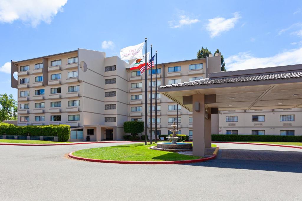 Crowne Plaza Silicon Valley North - Union City, an IHG Hotel - Good To Know