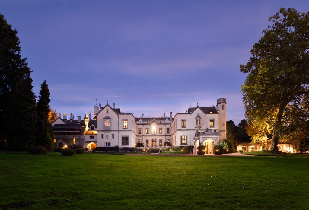 Dal Pozzo Castle Review