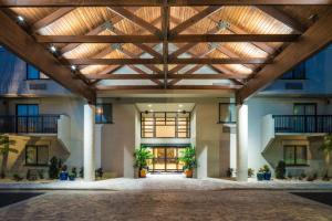 DoubleTree by Hilton Gainesville - Convenient Location and Nearby Attractions