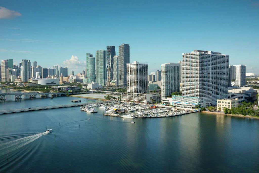 DoubleTree by Hilton Grand Hotel Biscayne Bay Review