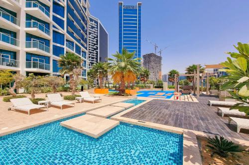 Downtown Ultra Luxury - Studio Suite - 5 Star Hotel Facilities- 15 Min Walk to Dubai Fountain - About Your Stay