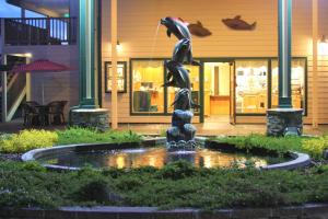 Emerald Dolphin Inn & Mini Golf - Good To Know