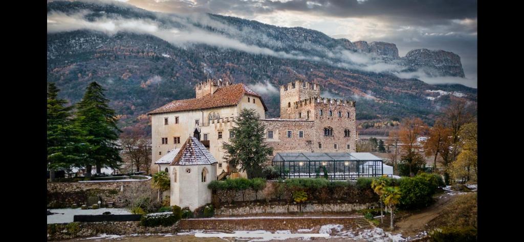Freudenstein Castle Review