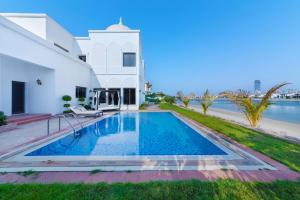 Frond K, Beachfront Signature Villas, Palm Jumeirah - Mint Stay - About Your Stay