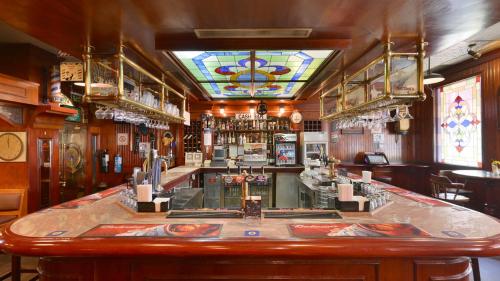 Grand Astoria Hotel - About Your Stay