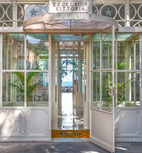 Grand Hotel Excelsior Vittoria Review