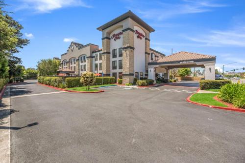 Hampton Inn Oakland-Hayward - Good To Know