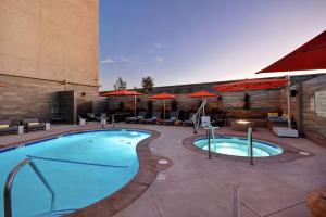 Hampton Inn & Suites Los Angeles Burbank Airport - Good To Know