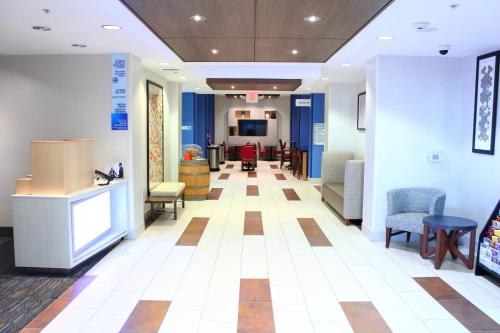 Holiday Inn Express Hotel & Suites Napa Valley-American Canyon, an IHG Hotel - Good To Know
