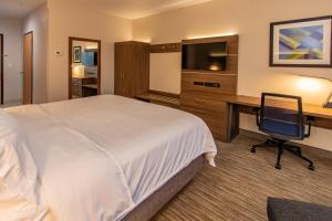 Holiday Inn Express Hotel & Suites Roseville - Galleria Area, an IHG Hotel - Good To Know