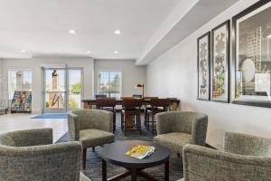Holiday Inn Express & Suites Mountain View, an IHG Hotel - Good To Know