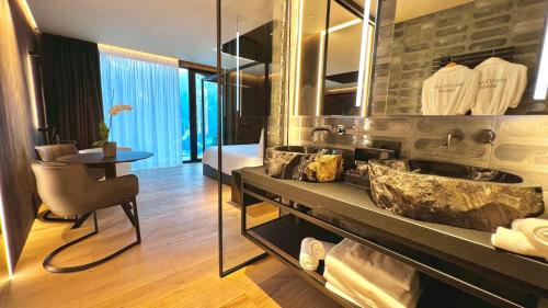 Hotel Chalet Al Foss - Room Features and Amenities