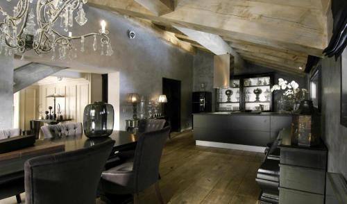 Hotel Le Saint Roch - Location and Nearby Attractions