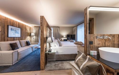 Hotel Montchalet Review