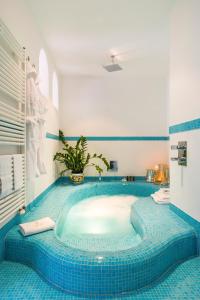 Hotel Piccolo SantAndrea - Hotel Overview and Location