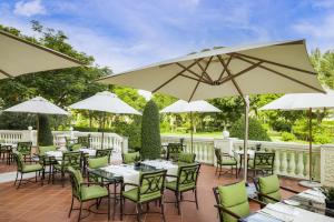 Kempinski Hotel & Residences Palm Jumeirah - Luxurious Beachfront Accommodations
