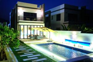 KL Waterfront Luxury Villa 4 BR - Al Dana Island Fujairah - About Your Stay