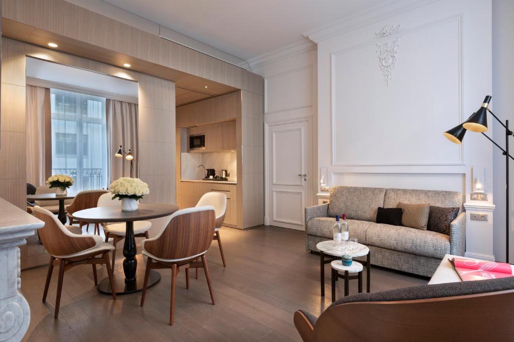La Clef Champs-Élysées Paris by The Crest Collection Review