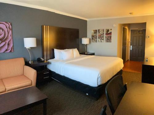 La Quinta by Wyndham Davis - Hotel Overview
