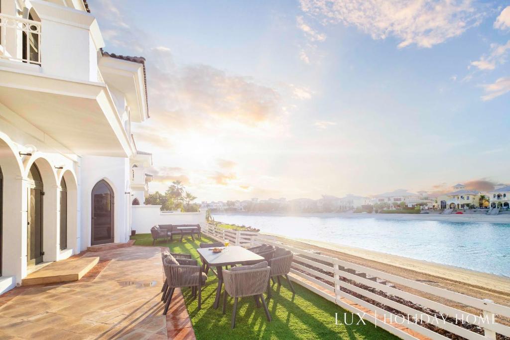 LUX The White Palm Villa Review